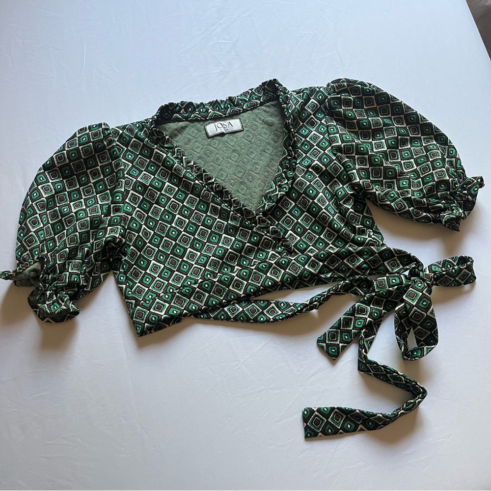 JOSA TULUM green diamond geo print batik jacquard vacation puff sleeve wrap crop